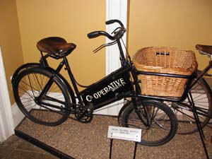 Co-operative delivery bicycle